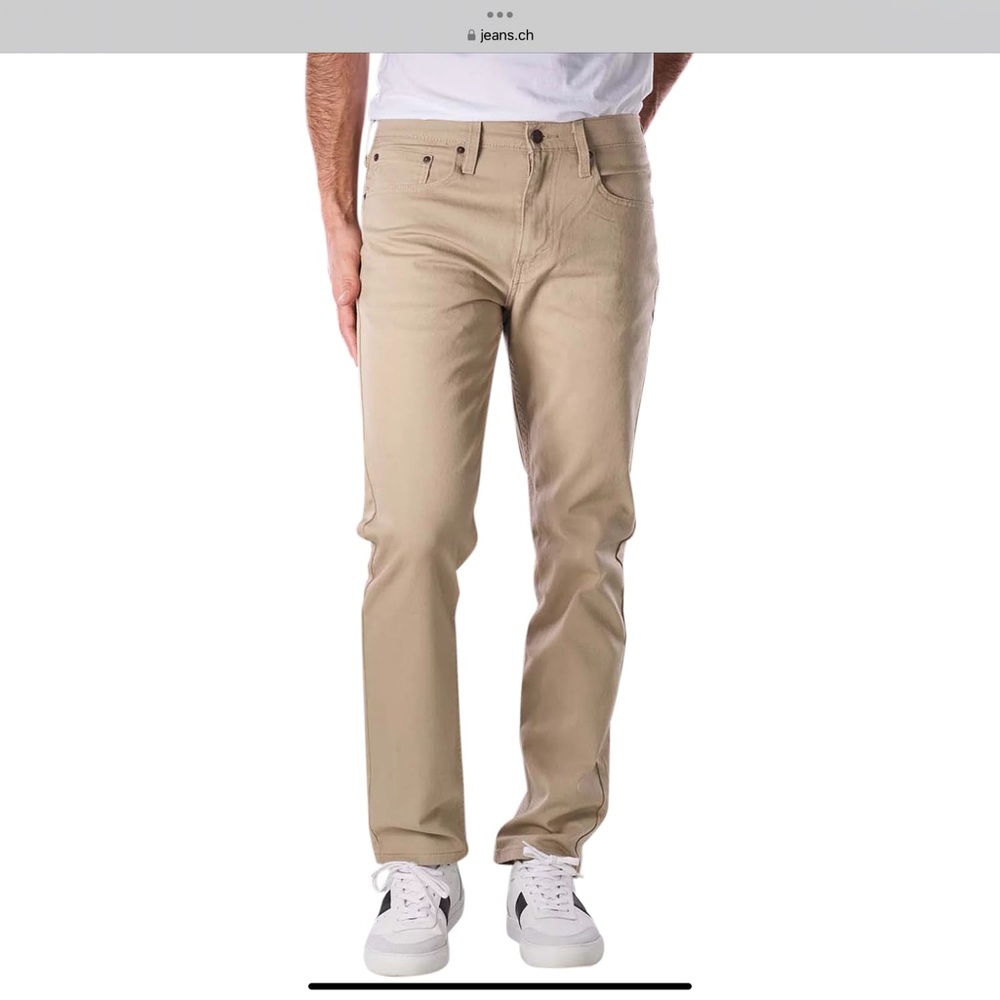 Levi’s 502 tan pants. In excellent condition. Size 29/31